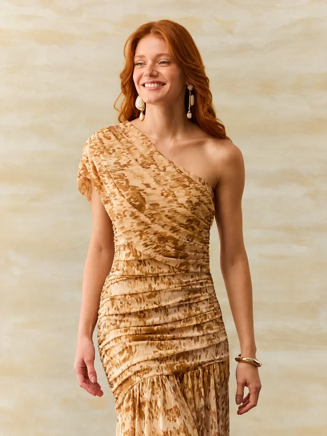 Vestido Ombro Assimétrico Estampado Caramelo