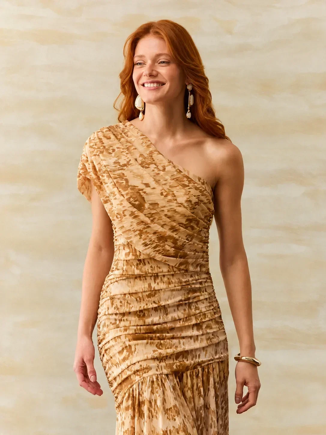Vestido Ombro Assimétrico Estampado Caramelo