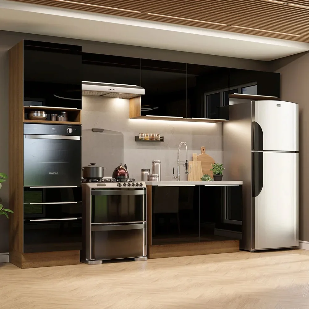 Cozinha Completa com Vidro e Revestimento Metálico