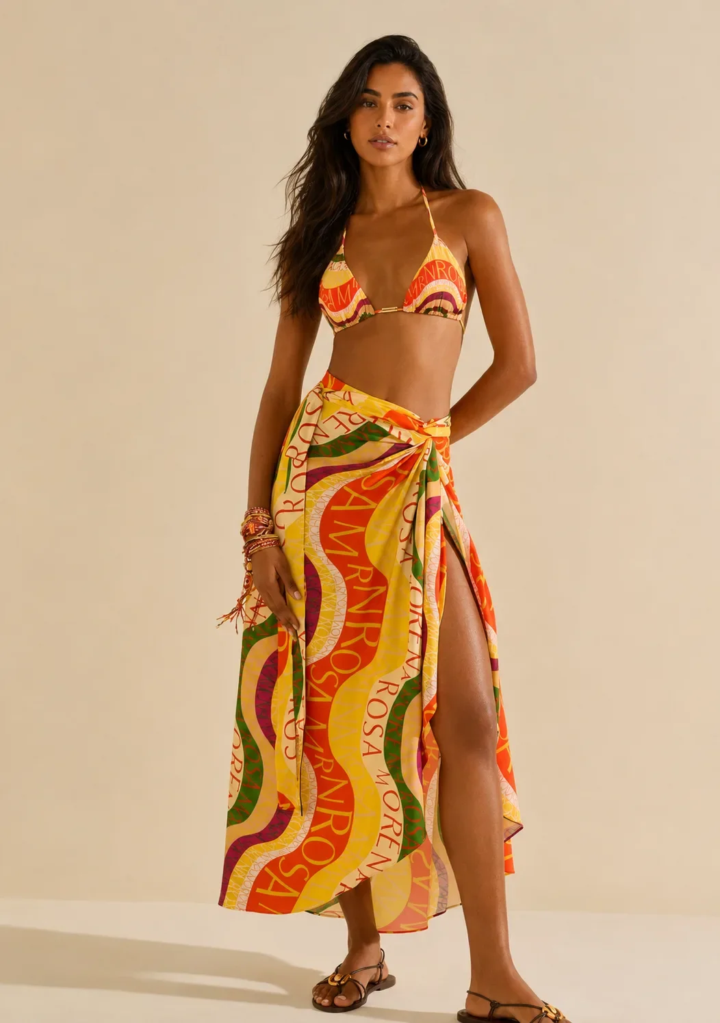 Saída de Praia com Estampa Vibrante