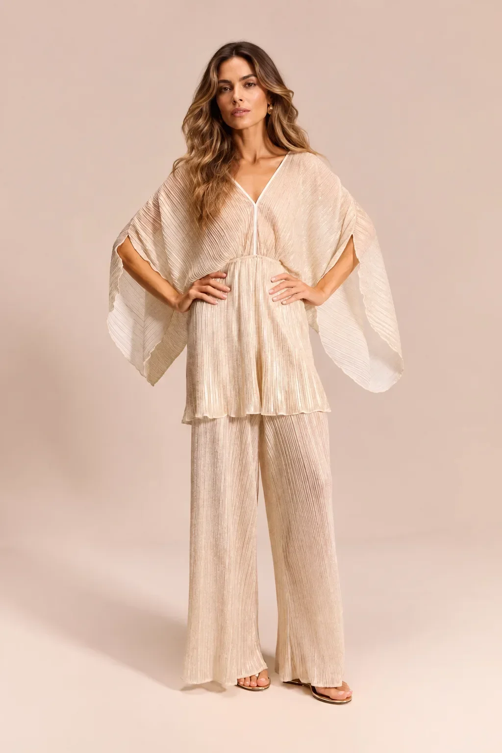Saída off-white e dourado