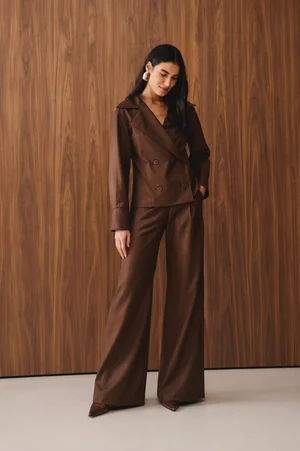 Blazer Feminino Alongado Marrom com Botões Frontais