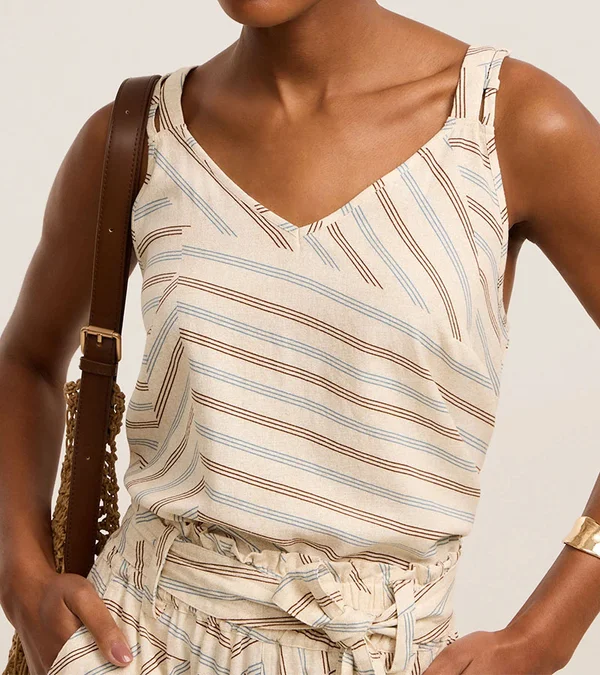 Blusa Em Viscolinho Com Recortes E Listras Diagonais Bege
