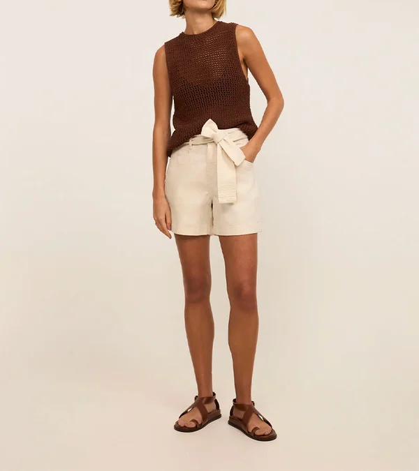 Short Curto Em Sarja Com Elastano E Cinto Faixa Marrom