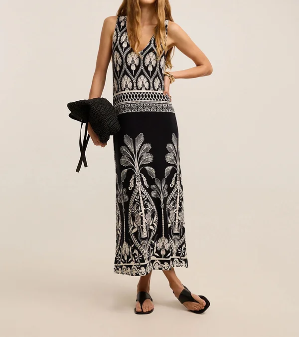 Vestido Longo Em Viscose Com Estampa Tropical Etnica Preto